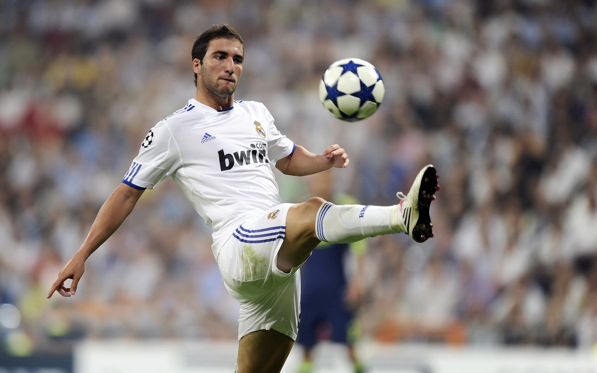 塔图姆迎来三赛季出色发挥，尤文图斯观众热烈欢呼！上演精彩一战