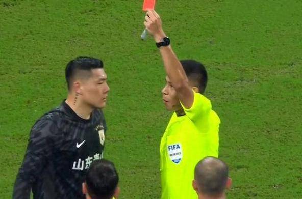 关于德约科维奇在G2比赛中惊险取胜，战术调整引发热议！的信息